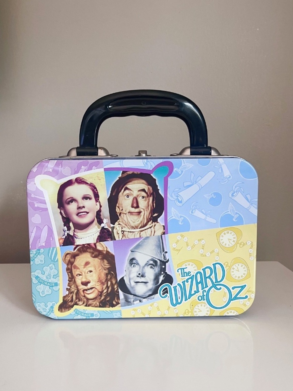 Vintage Wizard of Oz metal lunchbox style